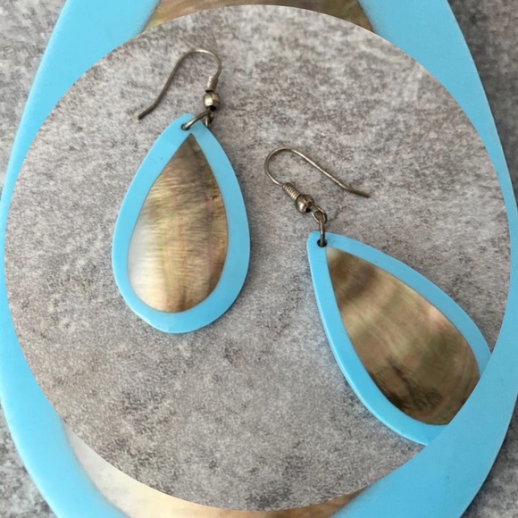 Blue shell 🐚 front earrings.